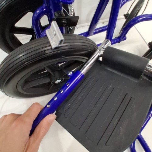 MEDLINE ALUMINUM TRANSPORT CHAIR WITH LARGE WHEELS AND BRAKES - 300LBS MAX - 19" SEAT - BLUE (MODEL: MDS808210ABE) image 3