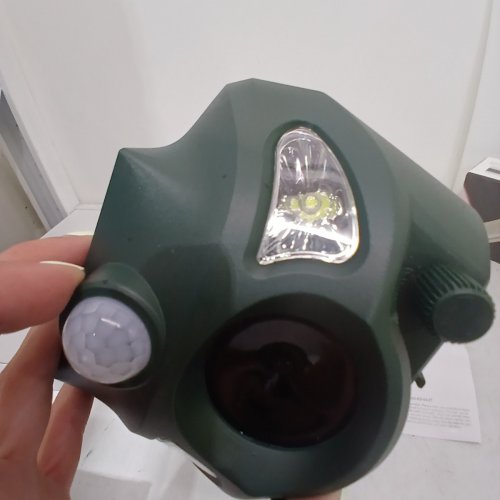 OUTSWEAT ULTRASONIC SOLAR POWERED ANIMAL REPELLER WITH MOTION SENSOR AND FLASHING LIGHTS - GREEN/BLACK (MODEL: KS-0627) image 3