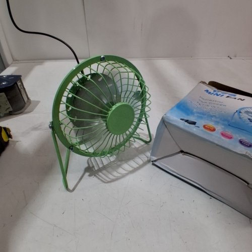 QUIET USB MINI DESK FAN - 4" - GREEN image 3