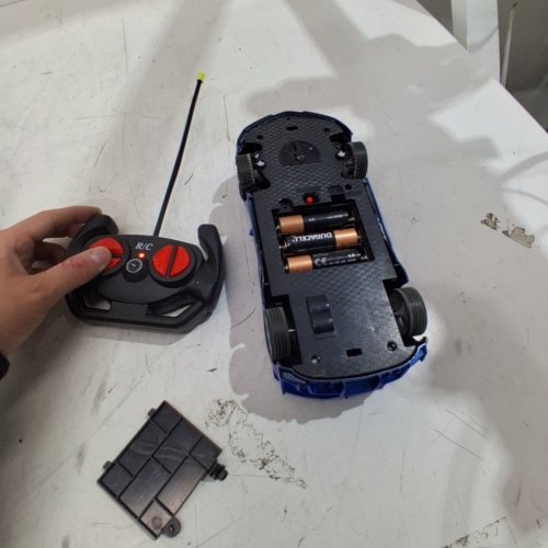 REMOTE CONTROL TOY CAR - 1:18 SCALE - BLUE image 2