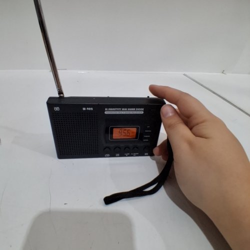 PORTABLE MULTI-BAND RADIO AND ALARM CLOCK - BLACK (MODEL: W-902U) image 2