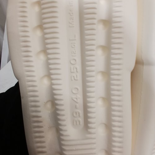 MELLOW SLIDE SANDALS - SIZE 7 - CREAM image 3