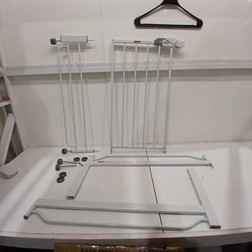 REGALO EASY STEP SAFETY GATE - 29"- 38.5" - WHITE (MODEL: 1160-DS) image 2
