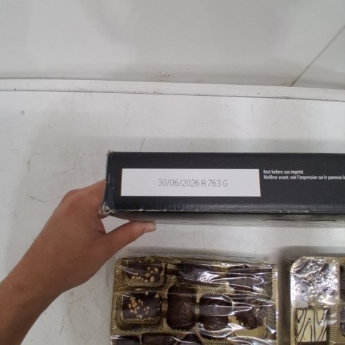 *RECENTLY EXPIRED* SWEET TEMPTATIONS HENRY LAMBERTZ PREMIUM CHOCOLATE GIFT SET - 1.125KG - ASSORTED (MODEL: 1830544) image 2