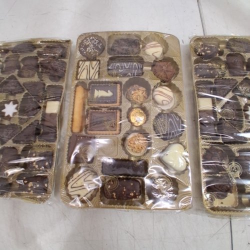 *RECENTLY EXPIRED* SWEET TEMPTATIONS HENRY LAMBERTZ PREMIUM CHOCOLATE GIFT SET - 1.125KG - ASSORTED (MODEL: 1830544) image 4