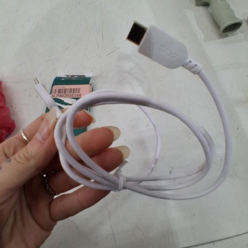 ONN. CHARGE AND SYNC USB-C TO USB-C CABLE - 3FT- WHITE image 3
