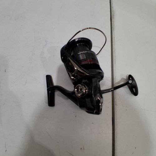 SHIMANO VANFORD SPINNING FISHING REEL - 6.4:1 GEAR RATIO - BLACK (MODEL: C3000XG) image 3