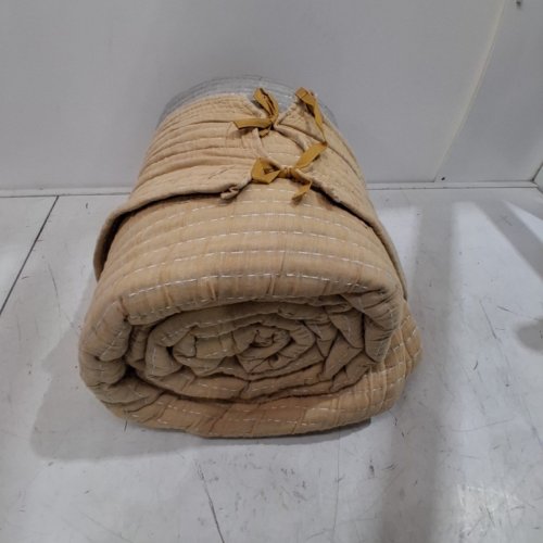 MAINSTAYS REVERSIBLE QUILT - KING- 104" X 90" - BEIGE / GRAY image 4