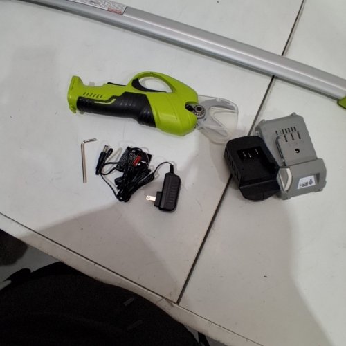 SUN JOE CORDLESS TELESCOPING POLE PRUNER WITH BATTERY- 24 V - 4FT-5.83FT GREEN/BLACK (MODEL: 24V-LRPL2-LTE-SJG) image 5