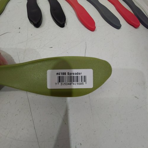 10 ASSORTED MULTI-USE PLASRIC SPREADERS - MULTI-COLOURS (ITEM: 4198) image 2