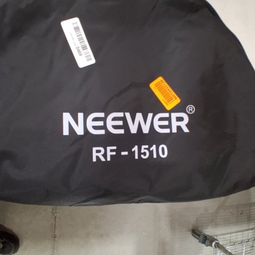 NEEWER COLLAPSIBLE BACKDROP REVERSIBLE BACKGROUND - 5FT X 7FT - BLACK / SILVER image 2
