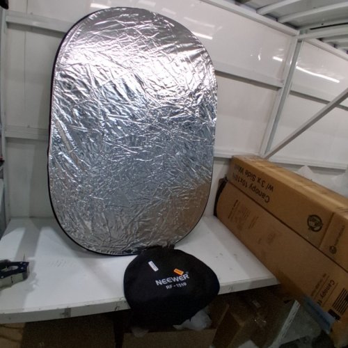 NEEWER COLLAPSIBLE BACKDROP REVERSIBLE BACKGROUND - 5FT X 7FT - BLACK / SILVER image 3