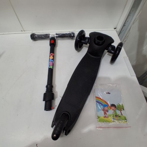 BELEEV 3-WHEEL SCOOTER WITH LIGHT-UP LED WHEELS & ADJUSTABLE HEIGHT - BLACK (MODEL: BE063) image 2