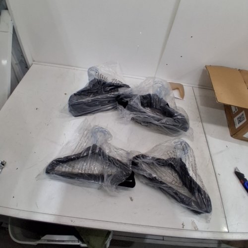 50PK VELVET COAT HANGERS - CROME/BLACK (MODEL: TC-VH-B29L50P) image 3