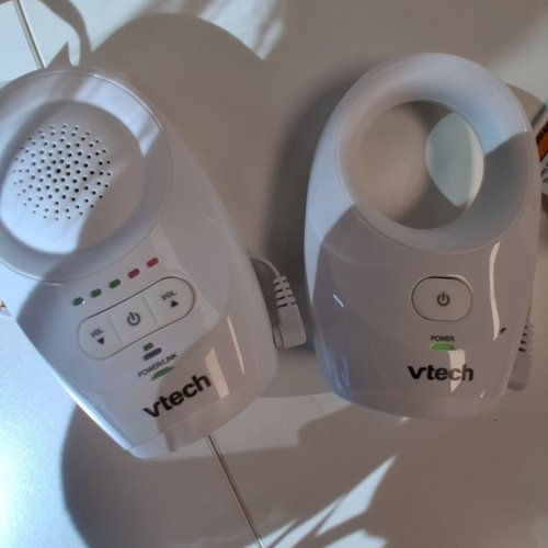 VTECH RECHARGEABLE ENHANCED RANGE AUDIO BABY MONITOR WITH BELT CLIP AND VOLUME CONTROL - 1500FT RANGE - WHITE (MODEL: DM1111) image 2