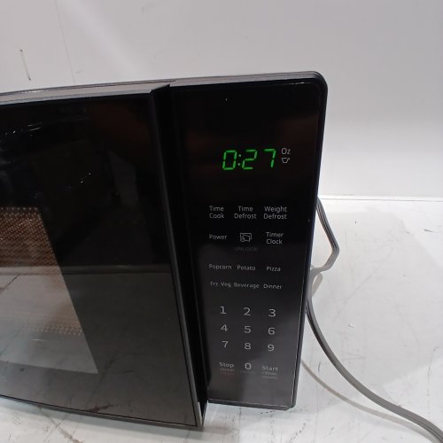 BLACK+DECKER COMPACT DIGITAL MICROWAVE OVEN - 0.7CU.FT - BLACK (MODEL#: EM720C2RD) image 2