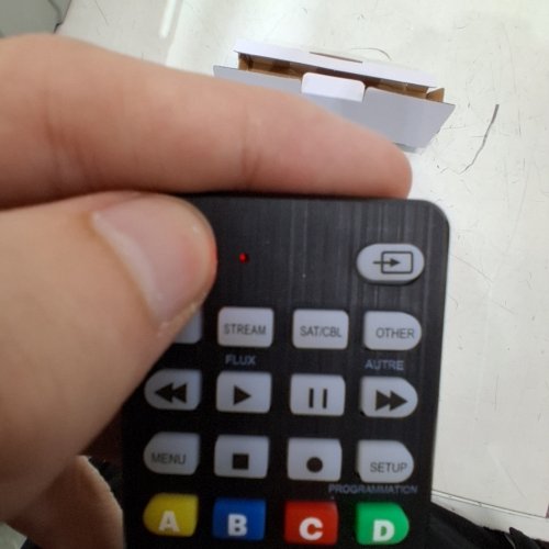 ONN. 4-DEVICE UNIVERSAL REMOTE CONTROL - COMPATIBLE WITH ALL MAJOR BRANDS - BLACK image 2