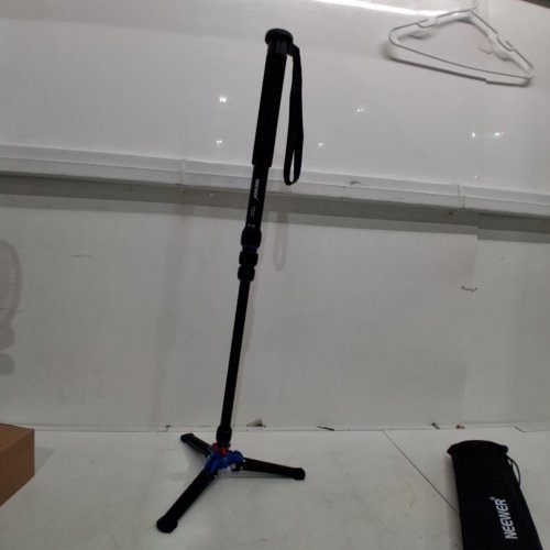 NEEWER EXTENDABLE CAMERA MONOPOD WITH REMOVABLE FOLDABLE TRIPOD SUPPORT BASE - 22"-66"- 11LBS MAX - BLUE/BLACK/SILVER (MODEL: T222) image 3