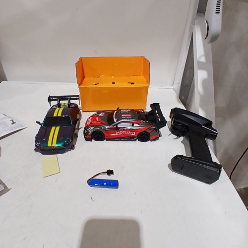 DEERC RC DRIFT CAR 4WD 2.4GHZ REMOTE CONTROL CAR FOR KIDS W/LED LIGHTS WITH 2 SHELLS - MULTICOLOR image 3