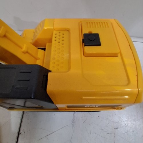 CAT MASSIVE MOVER REMOTE CONTROL RC STEEL EXCAVATOR - BLACK/YELLOW (MODEL: 1851476) image 4