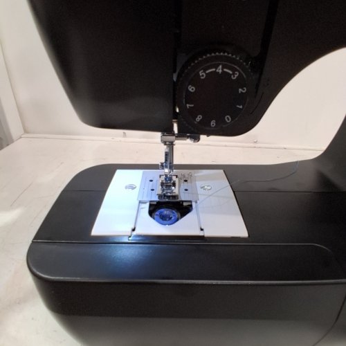 SINGER LIGHTWEIGHT & PORTABLE SEWING MACHINE WITH 45 STITCH APPLICATIONS - BLACK (MODEL: M1150) image 2