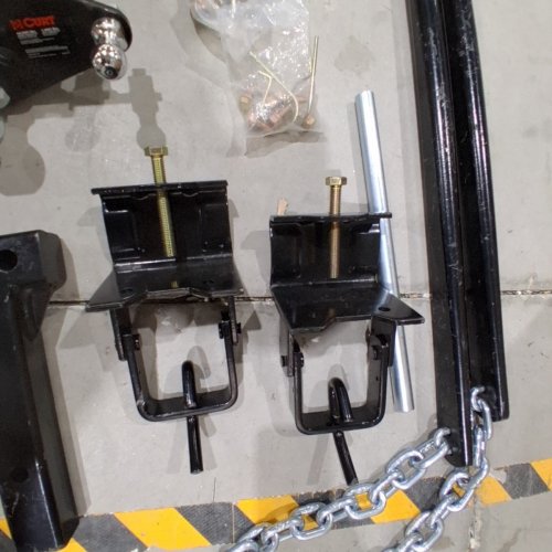 CURT ROUND BAR WEIGHT DISTRIBUTION HITCH WITH LUBRICATION, SWAY CONTROL (10-14K) (MODEL: 17063) image 6