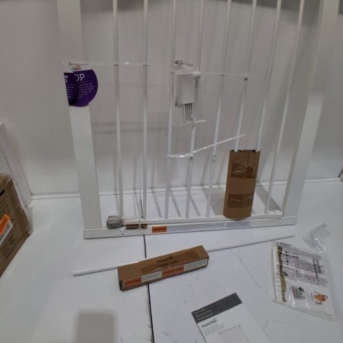 MUNCHKIN EASY CLOSE METAL BABY GATE - 29.5" - 2.25" X 31.5" - WHITE - (MODEL: 30035-SIOC) image 3