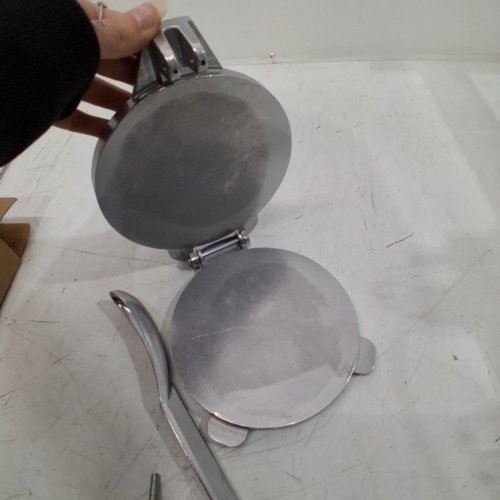 CAKE/TORTILLA PRESS - 6.5" - SILVER image 3