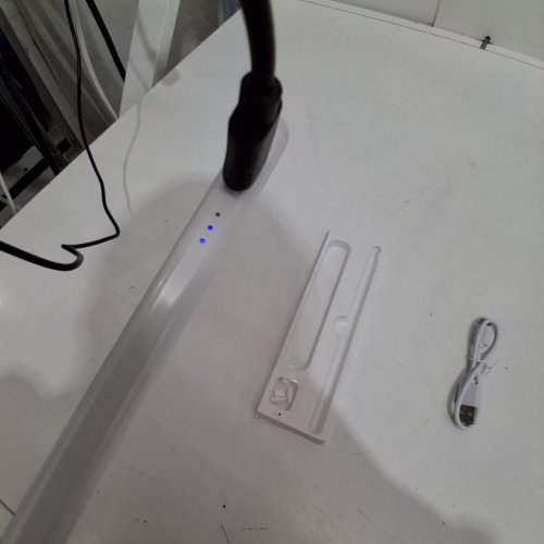 MAGNETIC STYLUS PEN FOR IPAD - QUICK CHARGING & TILT SENSITIVITY - WHITE image 2