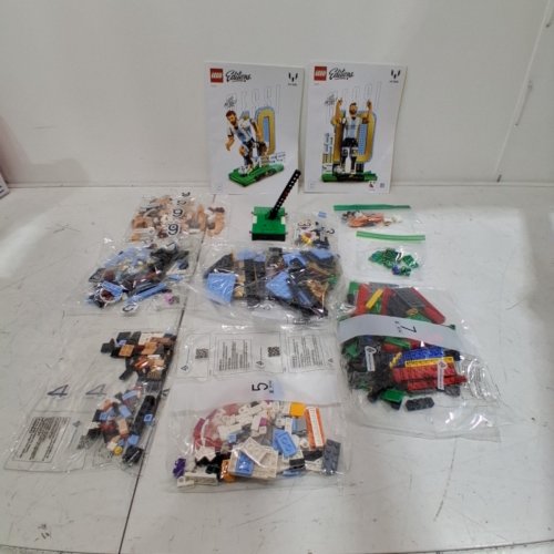 958PC LEGO LIONEL MESSI – SOCCER LEGEND SET (MODEL:43015) image 2