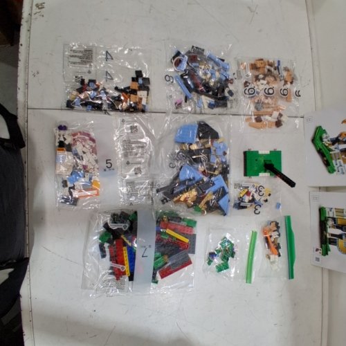 958PC LEGO LIONEL MESSI – SOCCER LEGEND SET (MODEL:43015) image 3