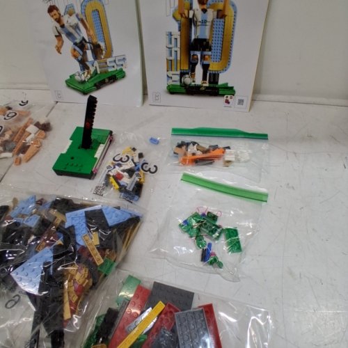958PC LEGO LIONEL MESSI – SOCCER LEGEND SET (MODEL:43015) image 4