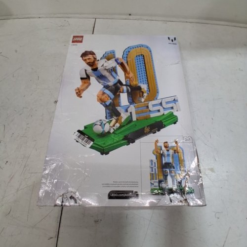 958PC LEGO LIONEL MESSI – SOCCER LEGEND SET (MODEL:43015) image 5