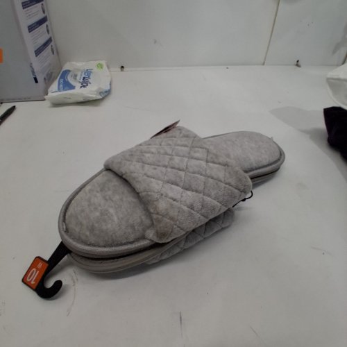 WOMENS TIME AND TRU WIDE FIT QUILTED SLIPPERS - 10 M - GREY image 2