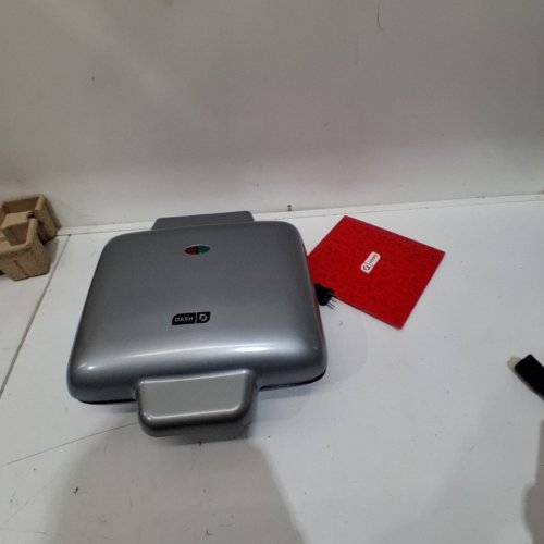 DASH NO-DRIP NON-STICK ELECTRIC WAFFLE MAKER - MAKES 4 WAFFLES - SILVER (MODEL: DNMWM455SL) image 3