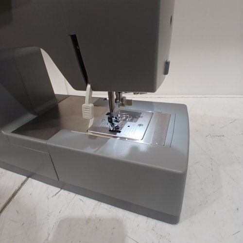 SINGER 4452 HIGH SPEED HEAVY DUTY SEWING MACHINE WITH ACCESSORIES - GREY (MODEL: 4452) image 2