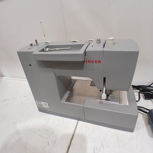 SINGER 4452 HIGH SPEED HEAVY DUTY SEWING MACHINE WITH ACCESSORIES - GREY (MODEL: 4452) image 3