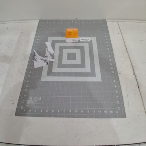 FISKARS TWO SIDED CUTTING MAT - 18'' X 24'' - GREY/WHITE image 2