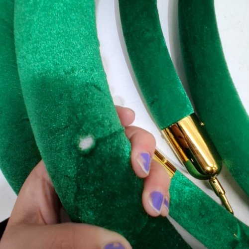 4PK VELVET CROWD CONTROL BARRIER ROPE FOR HOLIDAYS & EVENTS - 7FT EACH - GREEN/GOLD image 4
