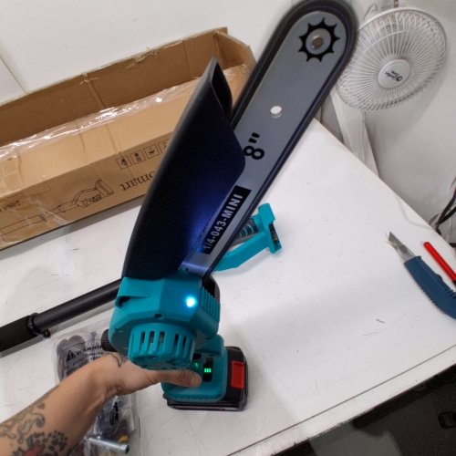 DOCSMART 2-IN-1 ORDLESS HANDHELD CHAINSAW WITH EXTENSION POLE AND RECHARGEABLE BATTERIES - 6"/8" - 9FT EXTENSION - BLUE/BLACK (MODEL: GZ-01) image 2