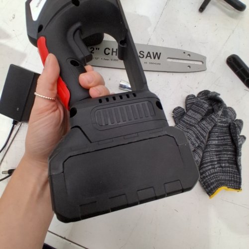 SUSUZI BATTERY-POWERED BRUSHLESS CORDLESS CHAINSAW KIT WITH 2 BATTERIES & CHARGER - 12" - GREY image 2