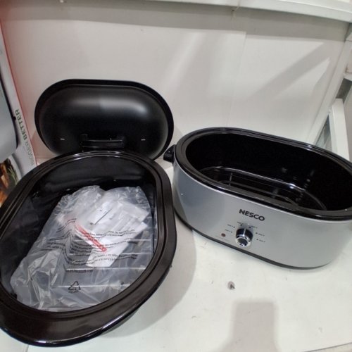 NESCO STAINLESS STEEL ROASTER OVEN WITH REMOVABLE COOKWELL AND COOKING RACK - 18QT - BLACK / SILVER (MWR18-47) image 3