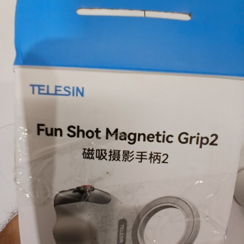 TELESIN FUN SHOT MAGNETIC GRIP2 DSLR STYLE SHUTTER GRIP WITH MAGSAFE COMPATIBILITY - 32FT RANGE - WHITE, SILVER image 2