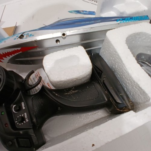 DEERC HIGH SPEED RC RACING BOAT WITH SHARK GRAFFITI - 20+ MPH, FAST REMOTE CONTROL BOAT W/LED LIGHTS FOR POOLS AND LAKES (MODEL:HJ812) image 4