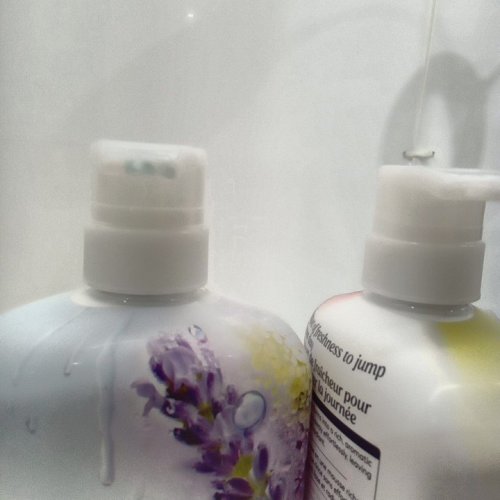 2PC OLAY FRESH RADIANCE BODY WASH WITH B3 BOTANICAL COMPLEX - 887ML EACH - ROSE WATER & SWEET NECTAR / BIRCH WATER & LAVENDER image 3