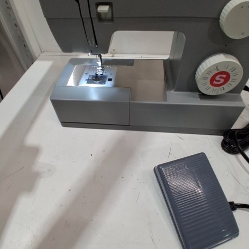 SINGER 4423 HEAVY DUTY SEWING MACHINE (MODEL: 4423) image 2