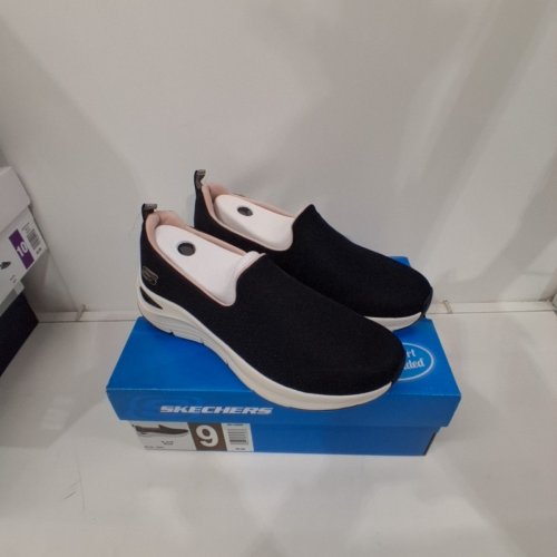 WOMEN’S SKECHERS ARCH COMFORT SLIP ON SHOES - SIZE 9 - BLACK PINK (STYLE:5612609) image 2