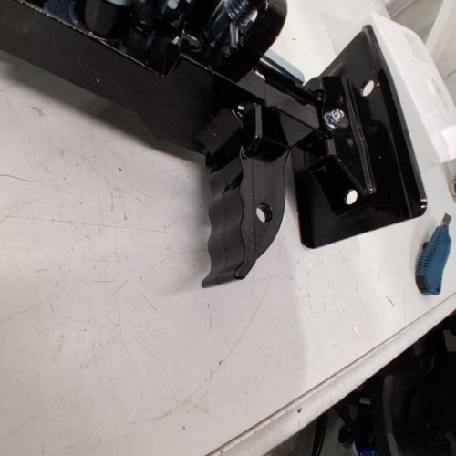 HEAVY DUTY RATCHETING OFF ROAD UTILITY HIGH LIFT FARM JACK - 48" - 700LBS - BLACK/ORANGE (MODEL: AH081048) image 3