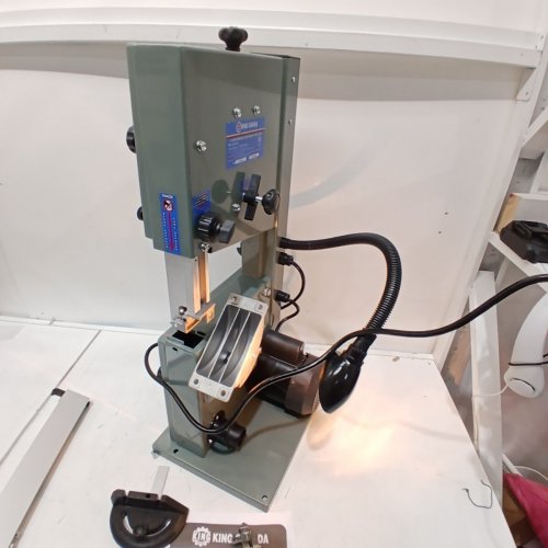 KING CANADA KC-902C 9" WOOD BANDSAW WITH LASER image 5