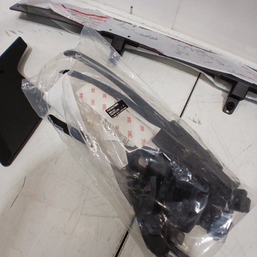 THULE AIRSCREEN XT L - WIND FAIRING KIT THAT REDIRECTS AIRFLOW OVER ROOF RACK - 44" - BLACK - (MODEL: 870202) image 3